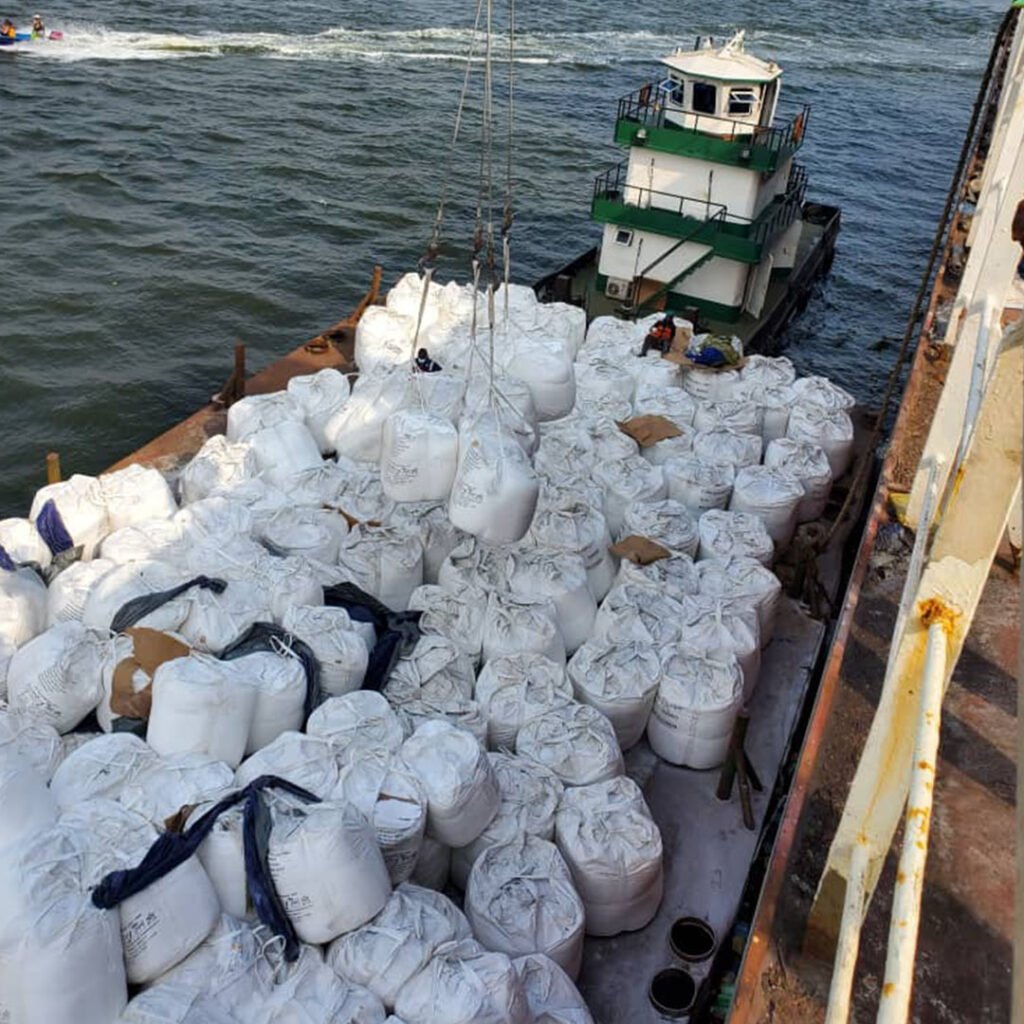 Sar-1080_0007_barge mmm